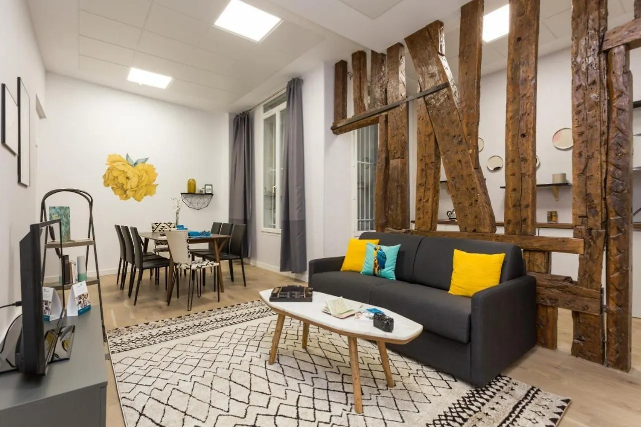 Daire 96 M2, 3 Yatak Odalı, 1 Banyolu , 2nd - Louvre - Bourse Bölgesinde Paris